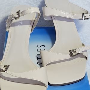 Ladies strapless heals.